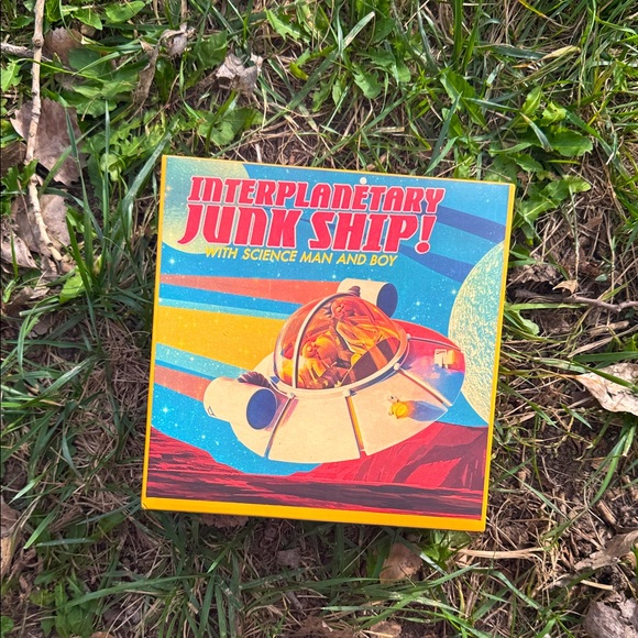 NIB Interplanetary Rick and Morty junk ship! With science man and boy - Picture 3 of 6